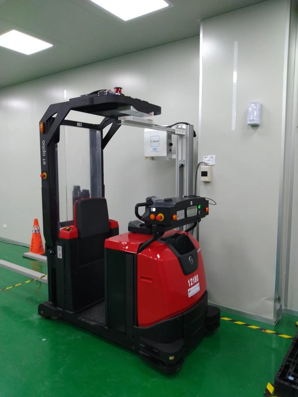 生醫廠｜AGV x 無線充電