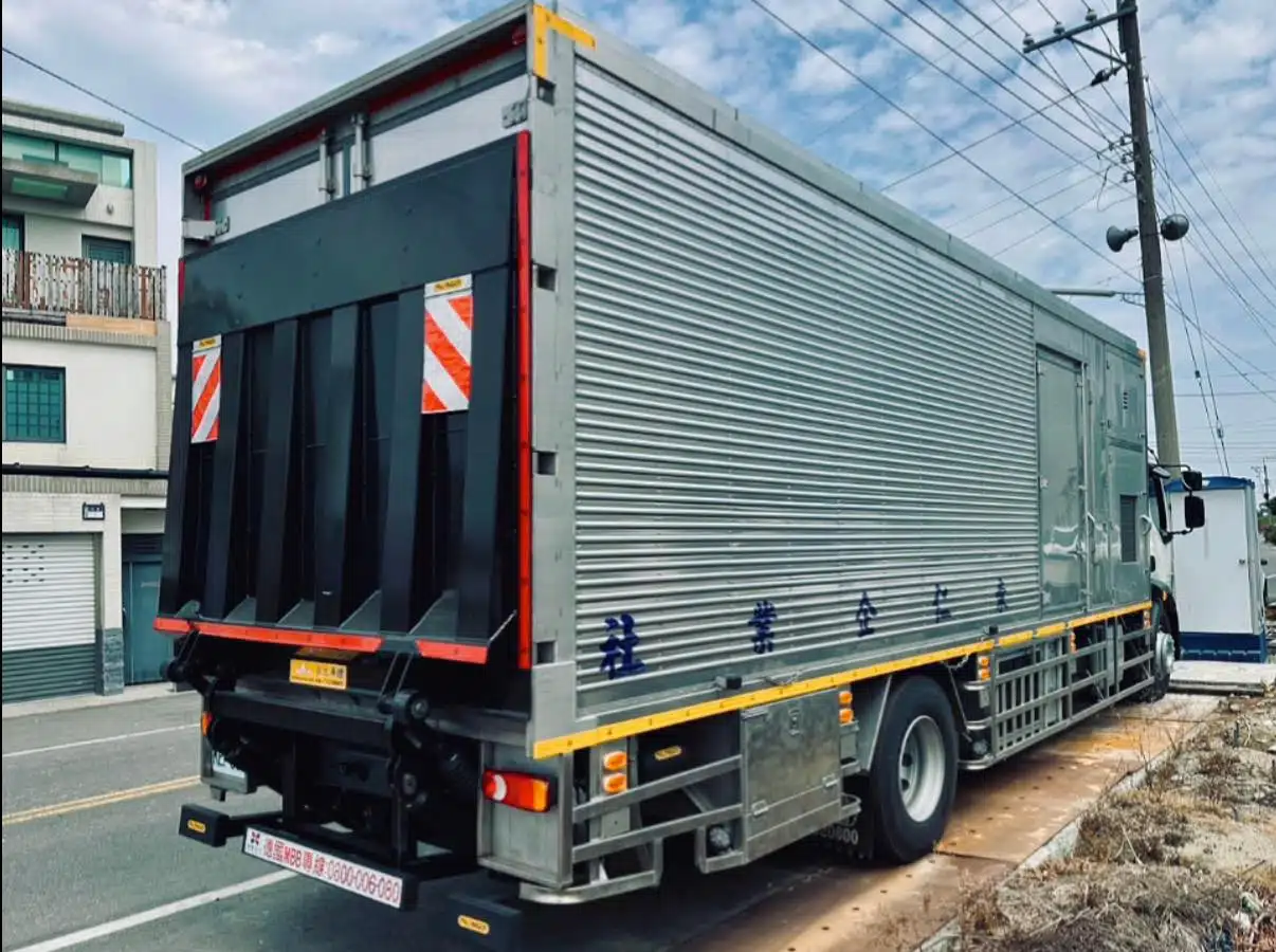 HINO 17噸底盤| 台大車體 X MBB C2000L
